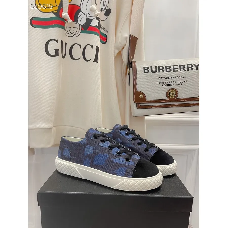 Chanel Sammet/denim Blommiga Sneakers Höst/vinter 2021, Blå