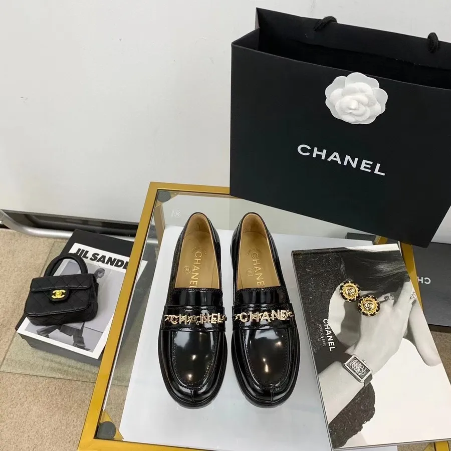 Chanel Charm Logo Plataforma Mocassim Coleção Primavera/verão 2021, Preto