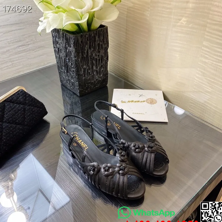 Chanel Sandalias De Tiras Con Adornos Florales Piel De Cordero Colección Primavera/verano 2021, Negro