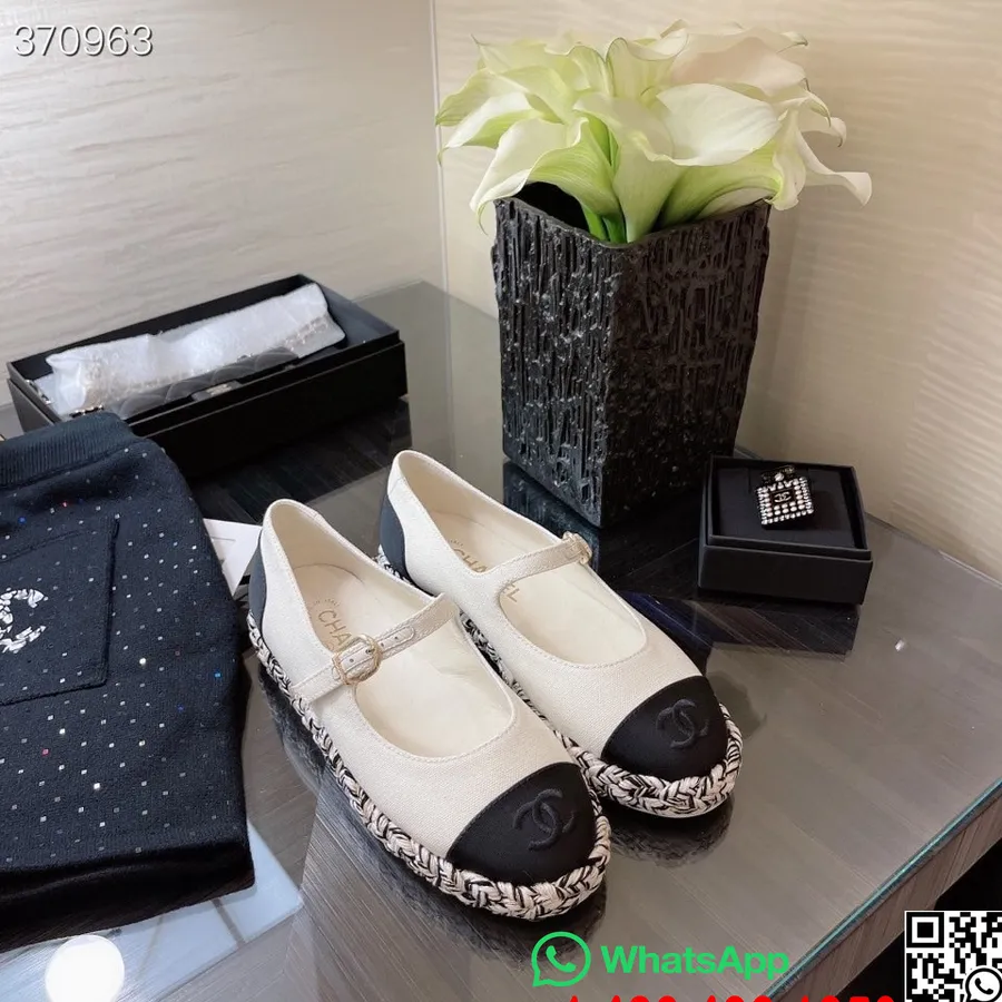 Chanel Canvas Mary Jane Espadrilles Flats Lammleder Frühjahr/Sommer 2021 Kollektion, Weiß/schwarz