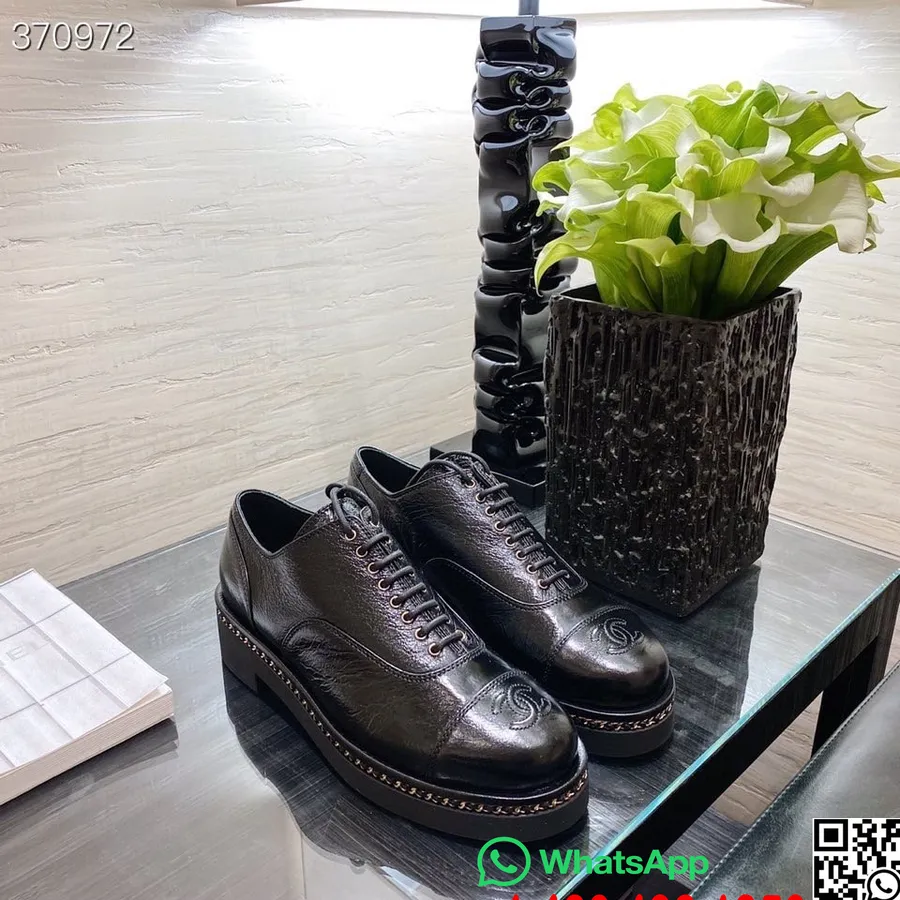 Chanel Lace Up Loafers Jērādas 2021. Gada Pavasara/vasaras Kolekcija, Melna