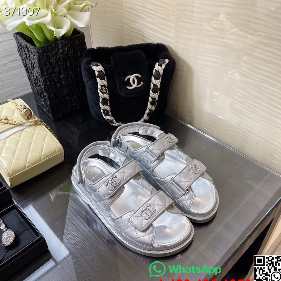 Chanel Tecido Cc Sofisticado De Velcro Couro De Bezerro Coleção Primavera/verão 2021, Prata