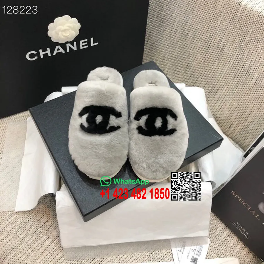 Chanel CC Fur Slippers Fall/Winter 2020 Collection,  Grey