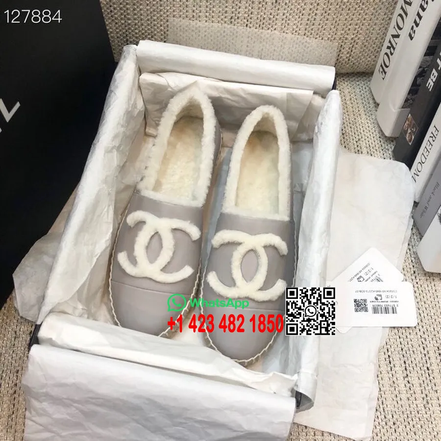 Chanel Alpercatas De Pele De Shearling Couro De Cordeiro Coleção Outono / Inverno 2020, Cinza / Branco