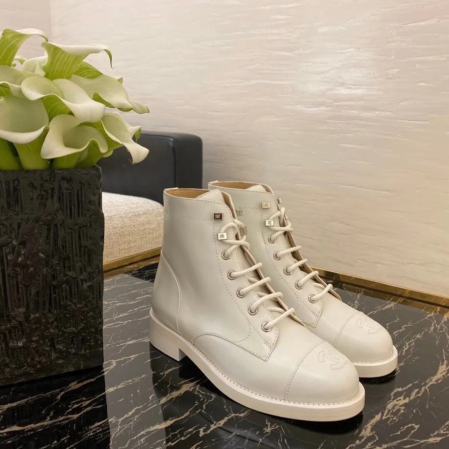 Chanel-Stiefeletten Aus Kalbsleder, Herbst-/Winterkollektion 2020, Weiß