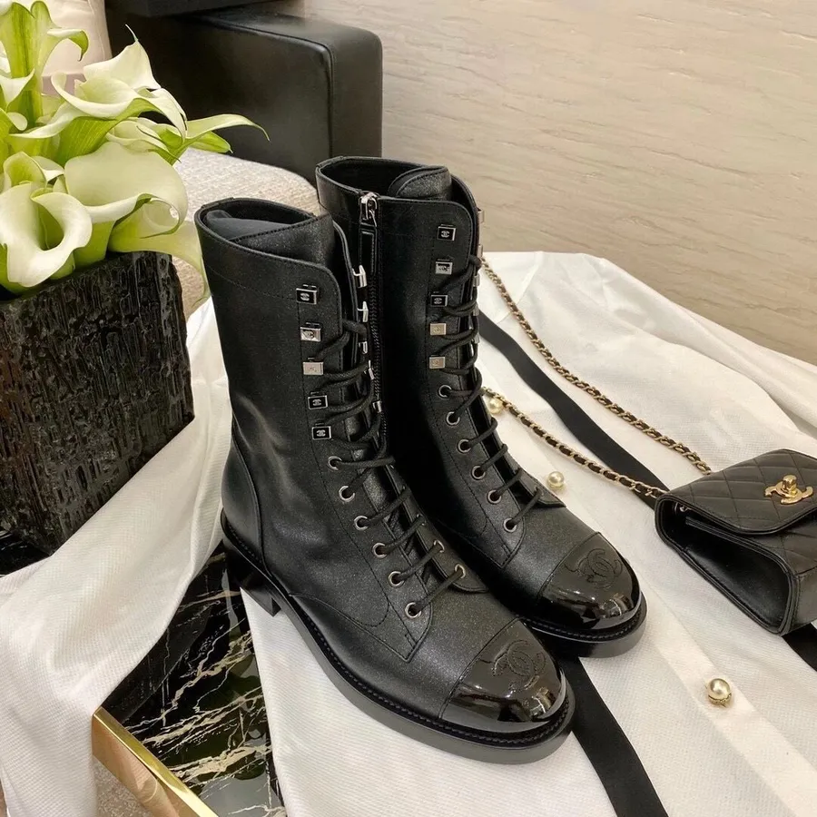 Chanel Mid-calf Boots Kalvskinn Läder Höst/vinter 2020 Kollektion, Metallic Svart