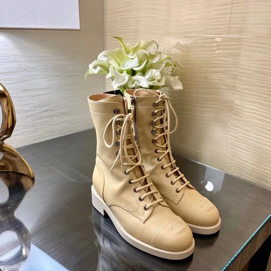 Chanel Mid-calf Boots Kalvskinn Läder Höst/vinter 2020 Kollektion, Beige