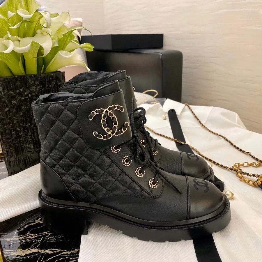 Chanel Gesteppte CC-Schnürstiefel Aus Lammleder, Herbst-/Winterkollektion 2020, Schwarz