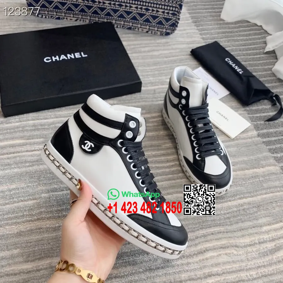 Chanel Hi-top Edzőcipő Báránybőrből és Velúr Bőrből 2020 Tavaszi/nyári Kollekció, Fehér/fekete