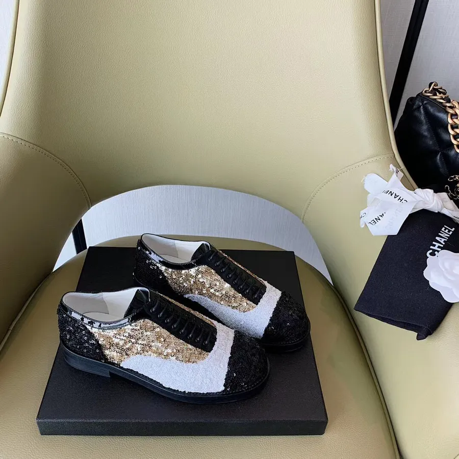 Chanel Pailletten/tweed-schnürschuhe Aus Kalbsleder, Frühjahr/sommer-kollektion 2020, Weiß/schwarz/gold