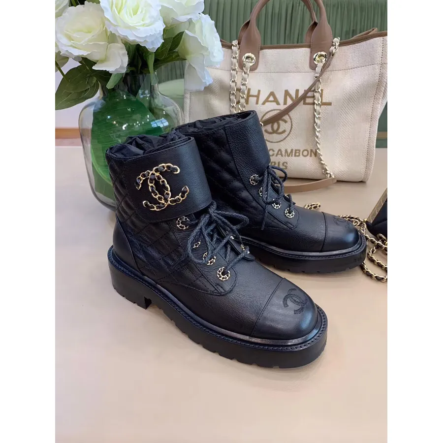 Chanel Quilted CC Schnürstiefel Lammleder Frühjahr/Sommer 2020 Kollektion, Schwarz