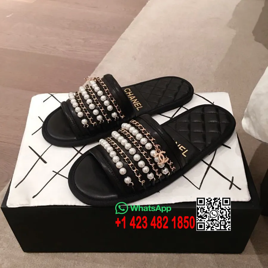 Chanel Chinelos Acolchoados Com Pérolas Em Pvc/couro De Pele De Cordeiro Coleção Primavera/verão 2020, Preto