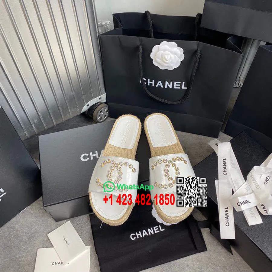 סנדלי אספדריל של Chanel Crystal Cc מעור עגל קולקציית אביב/קיץ 2020, לבן