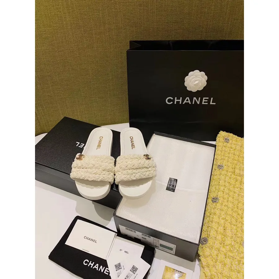 Chanel Sandalen Versierd Met Parelkralen Kalfsleer Collectie Lente/zomer 2020, Wit