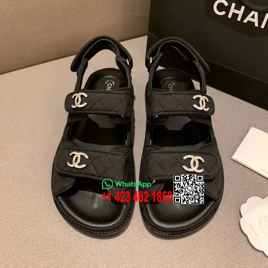 Chanel Crystal Cc Satijnen Strandsandalen Met Klittenband Kalfsleer Collectie Lente/zomer 2020, Zwart