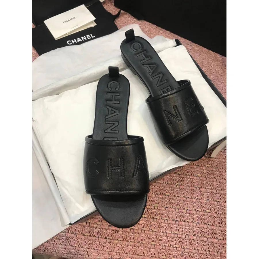 Chanel Mule Sandal Kulit Anak Sapi Koleksi Musim Semi/musim Panas 2020 Act 2, Hitam