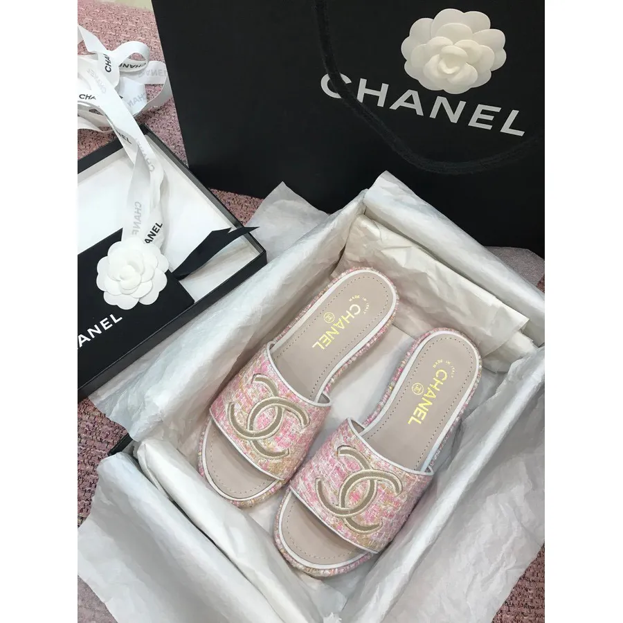 Chanel Tweed Muilezelsandalen Met Cc-logo Kalfsleer Collectie Lente/zomer 2020 Act 2, Lichtroze