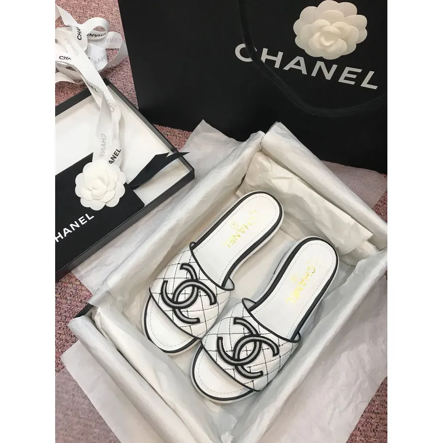 Chanel Tweed Cc Logo Sandale Mule Piele De Vițel Colecția Primăvară/vară 2020 Act 2, Alb/negru