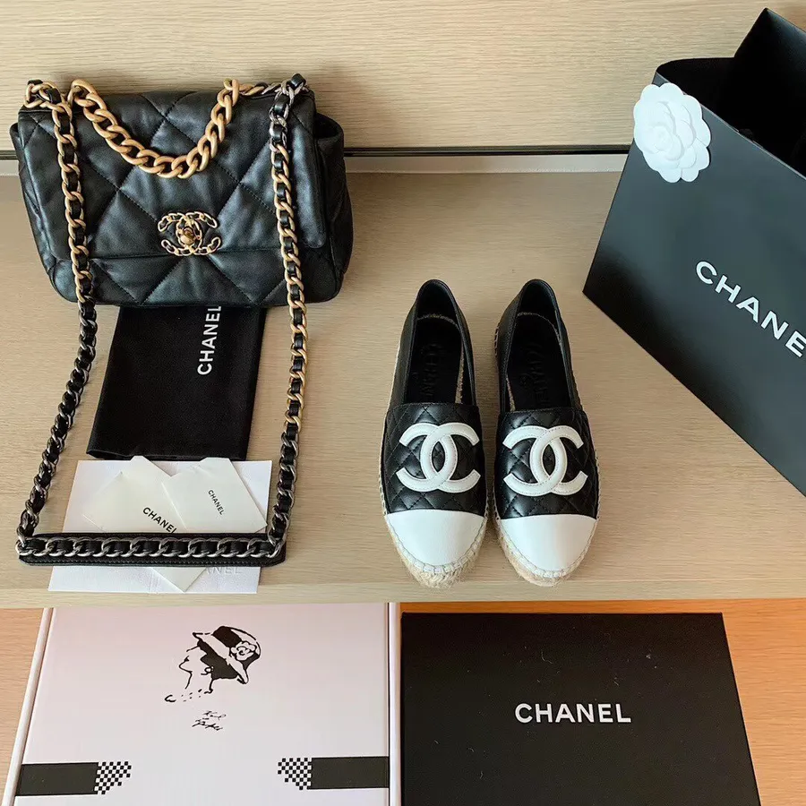 Chanel Prešívané Espadrilky Z Jahňacej Koženej Kolekcie Jar/leto 2020, čierna/biela