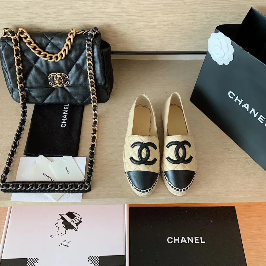 Chanel Gesteppte Espadrilles Aus Lammleder, Frühjahr/sommer-kollektion 2020, Beige/schwarz