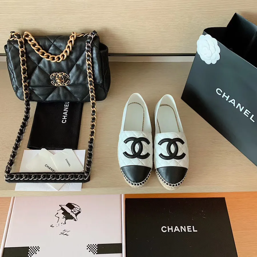 Chanel Gesteppte Espadrilles Aus Lammleder, Frühjahr/sommer-kollektion 2020, Weiß/schwarz