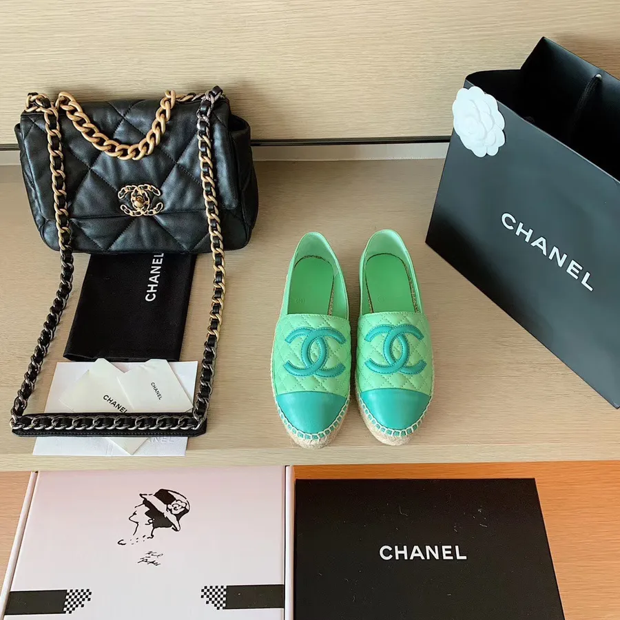 ватирани еспадрили от агнешка кожа на Chanel, колекция пролет/лято 2020, ментово/зелено