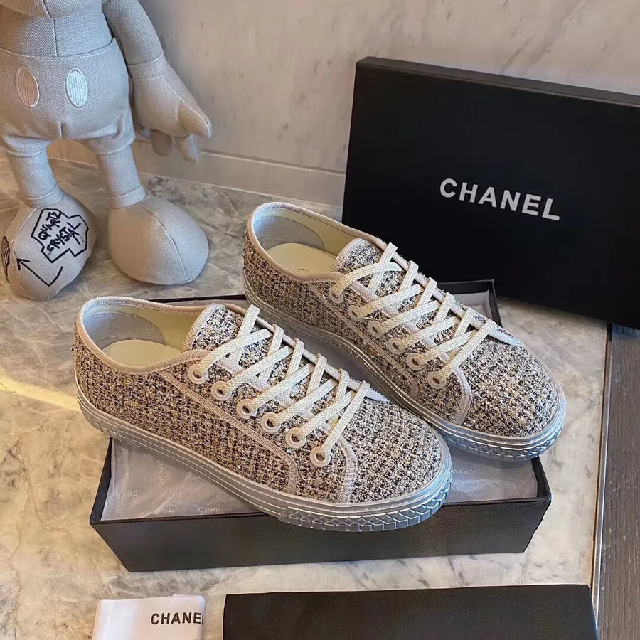 Chanel Tweed Bestickte Sneakers Kalbsleder Frühjahr/Sommer 2020 Act 1 Kollektion, Silber