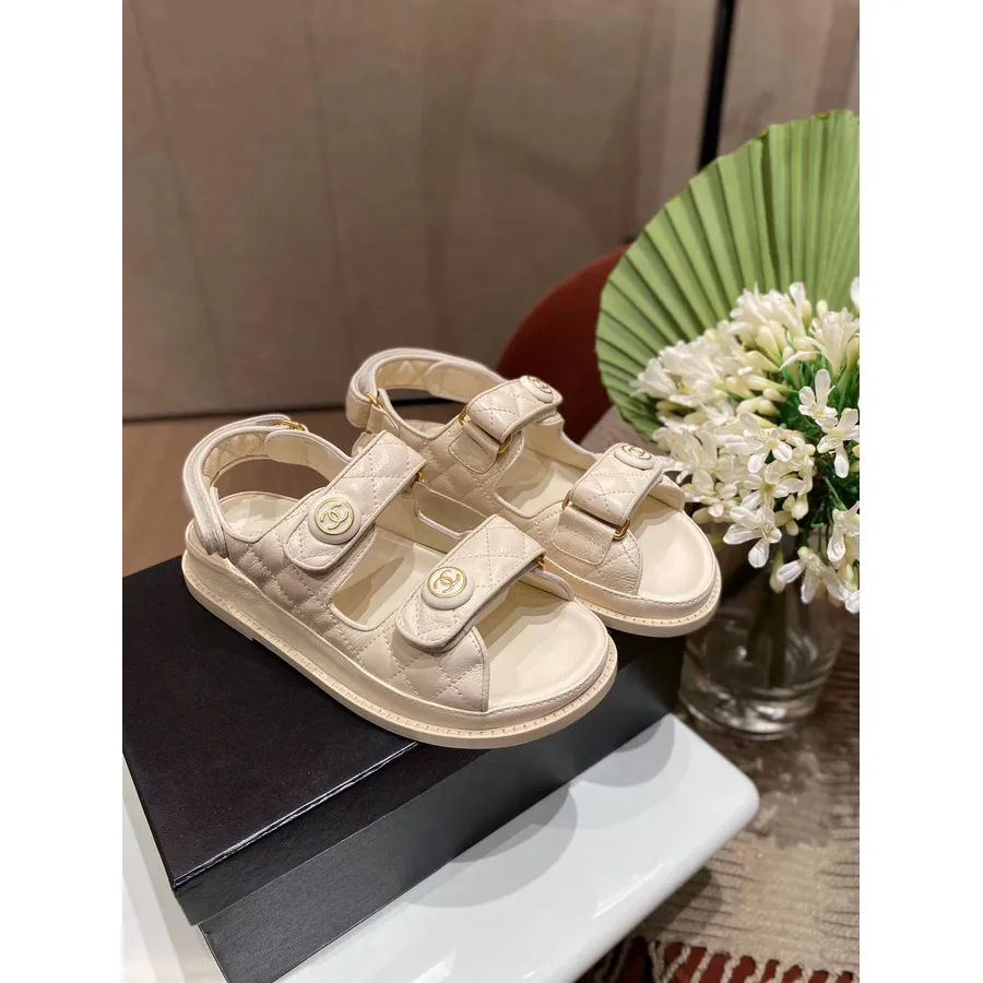 Chanel De Praia Com Velcro Couro De Bezerro Primavera / Verão 2020 Coleção Ato 1, Creme