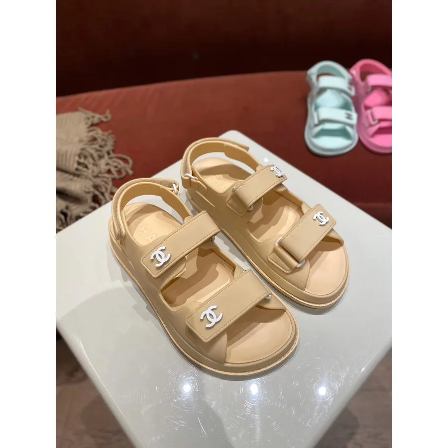 Chanel Pvc-klittenbandsandalen Lente/zomer 2020 Act 1 Collectie, Beige