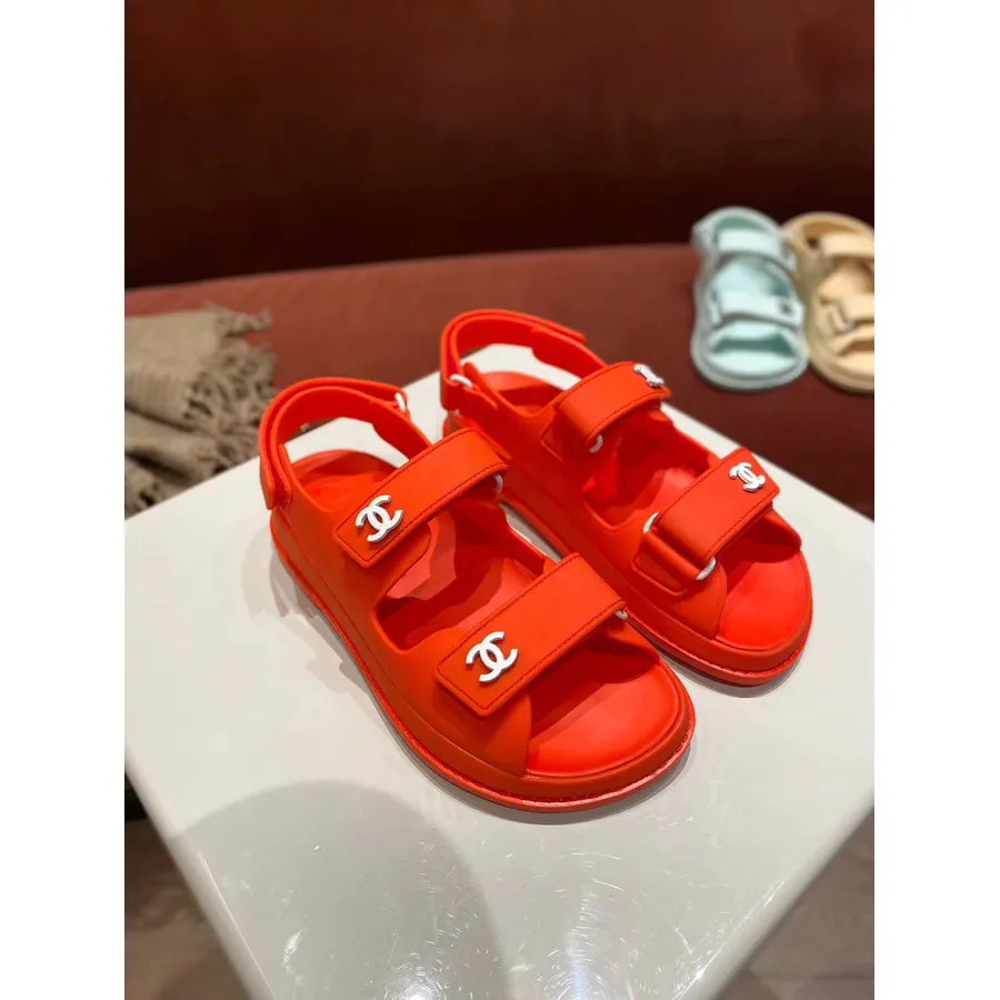 Chanel Pvc-klittenbandsandalen Lente/zomer 2020 Act 1 Collectie, Rood