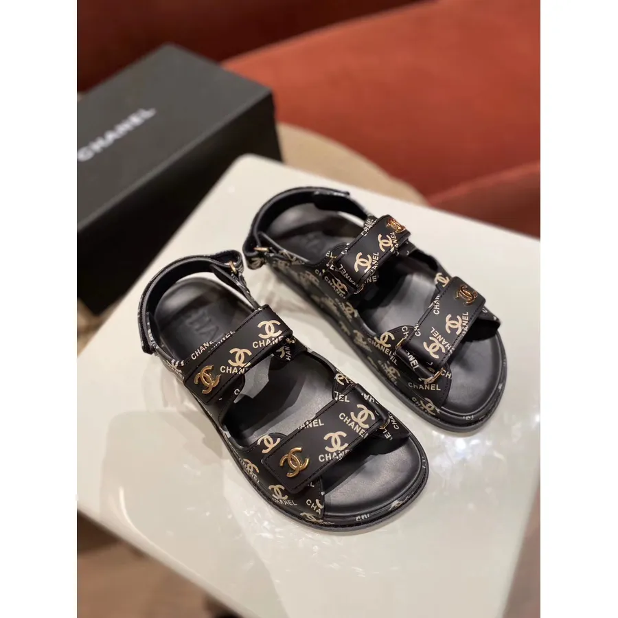 Chanel Pvc-klittenbandsandalen Lente/zomer 2020 Act 1 Collectie, Zwart/goud