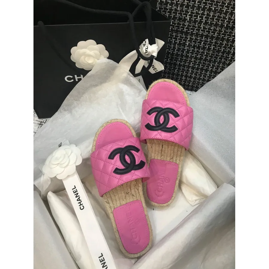 Chanel Kapitone Cc Logo Espadrille Terlik Dana Deri Ilkbahar/yaz 2020 Koleksiyonu, Pembe/siyah