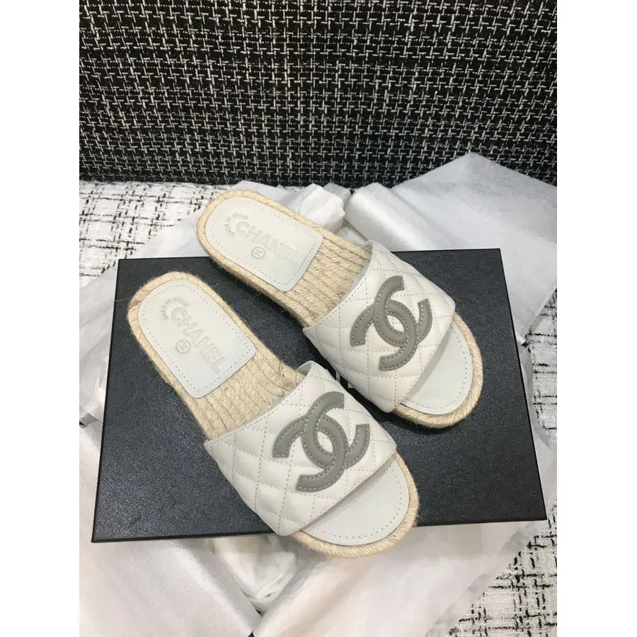 Chanel Steppelt Cc Logó Espadrille Papucs Borjúbőr 2020 Tavaszi/nyári Kollekció, Fehér/szürke