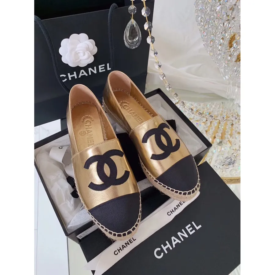 Chanel Espadrilles Borjúbőr 2019-es őszi/téli Kollekció, Arany/fekete