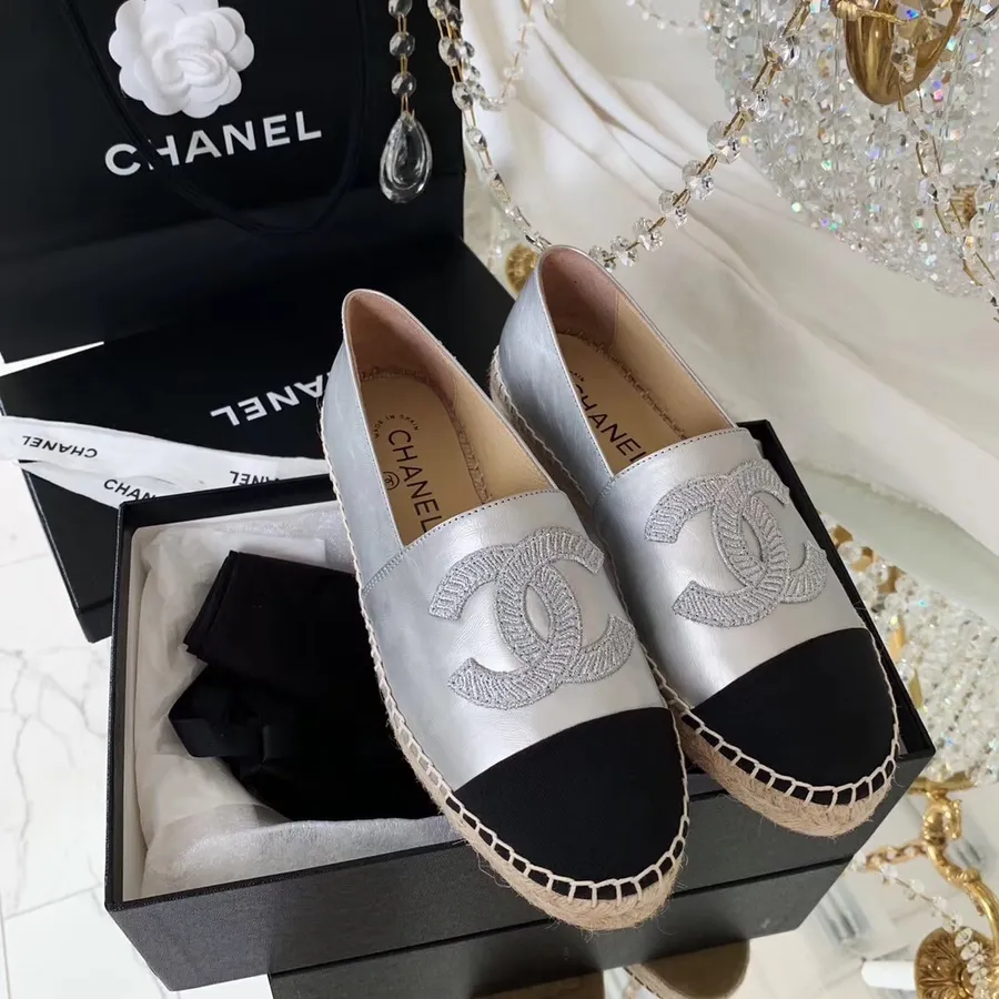 Chanel Espadrilles Borjúbőr 2019-es őszi/téli Kollekció, Ezüst/fekete