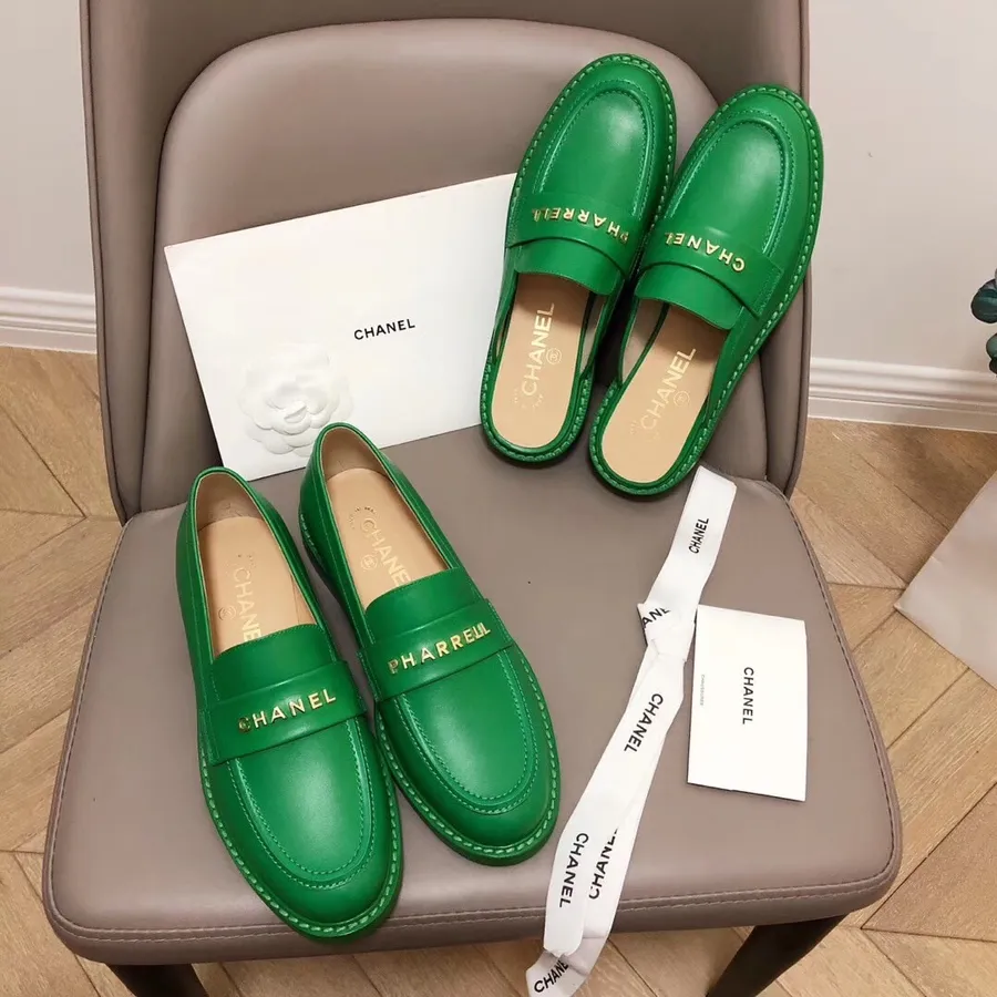 Chanel X Pharrell Capsule Collection Pantoletten/Loafer Aus Kalbsleder, Frühjahr/sommer-kollektion 2019, Grün