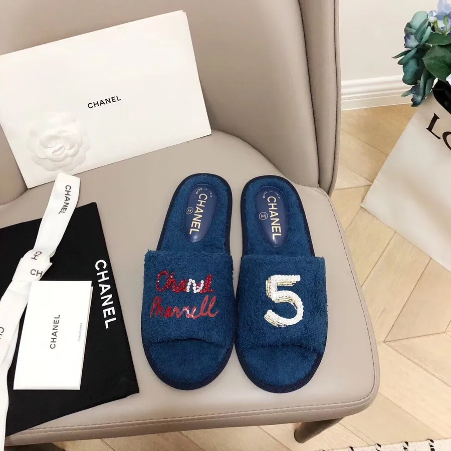 Coleção Cápsula Chanel X Pharrell Chinelos Terry Coleção Primavera / Verão 2019, Azul Marinho