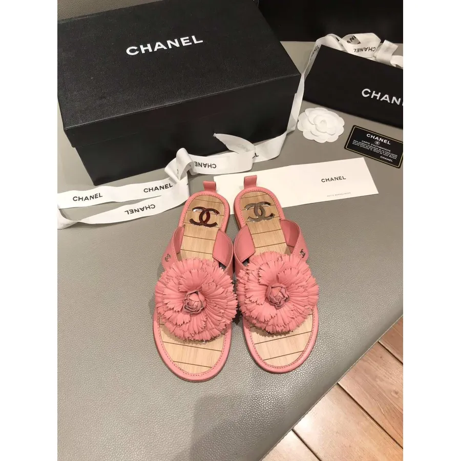 Chanel Camellia String Sandaler G34662 Lamineret Krøllet Gedeskind Forår/sommer 2019 Kollektion, Pink