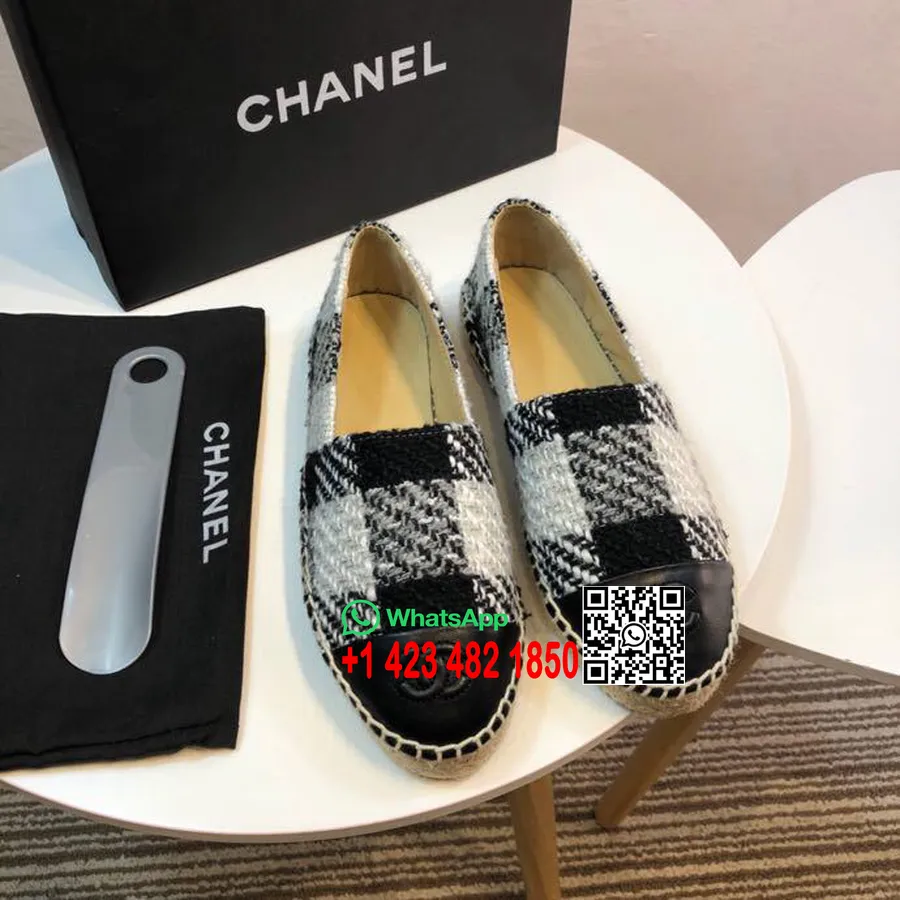 Chanel Tweed Xadrez E Alpercatas De Pele De Cordeiro Primavera / Verão 2017 Coleção Ato 2 Preto / Branco