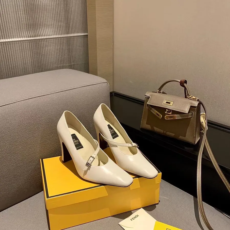 Fendi Pumps Met Bandjes Kalfsleer Herfst/wintercollectie 2021, Wit