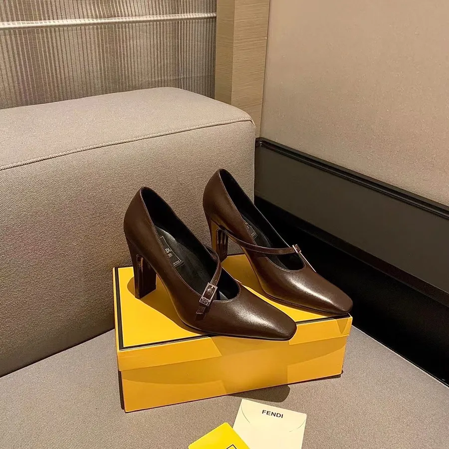 Fendi Pumps Met Bandjes Kalfsleer Herfst/wintercollectie 2021, Bruin