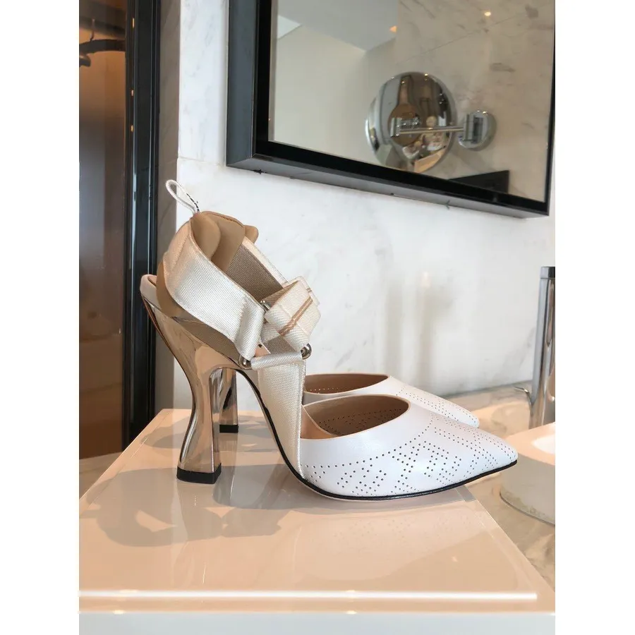 Fendi Colibri Rullebane Perforerte Ff Slingback Pumps 85mm Vår/sommer 2020 Kolleksjon, Hvit