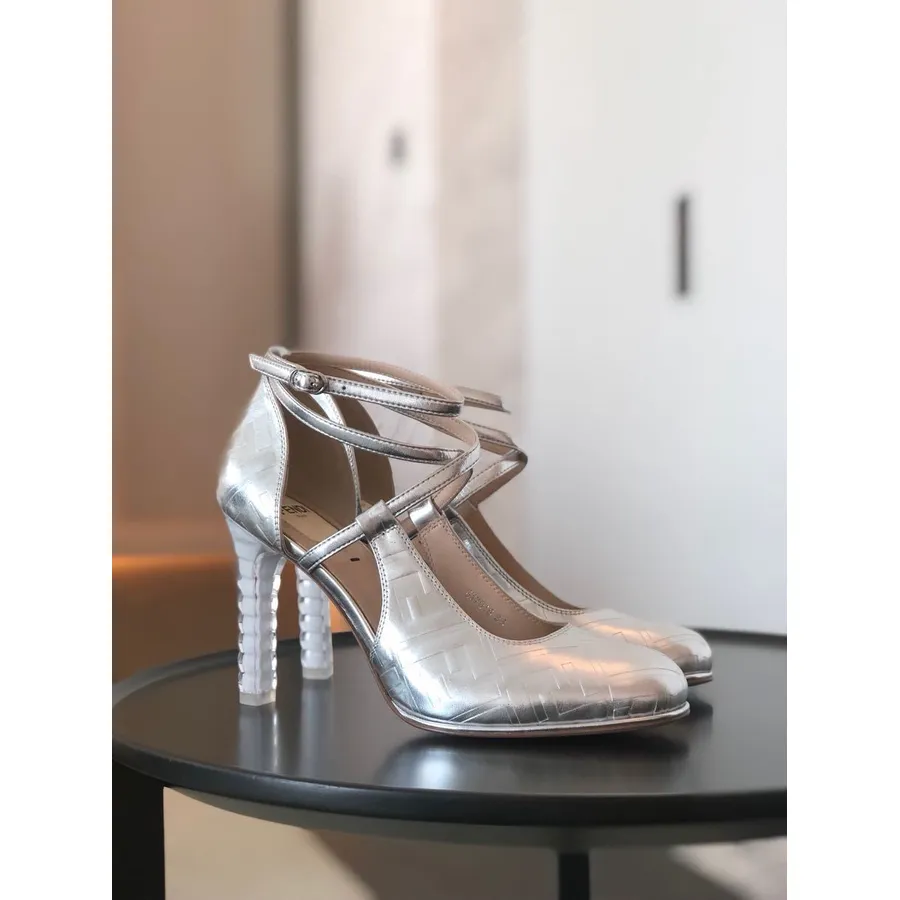 Fendi Ff Logo Runway Heels Cuir De Veau Collection Printemps/été 2020, Argent