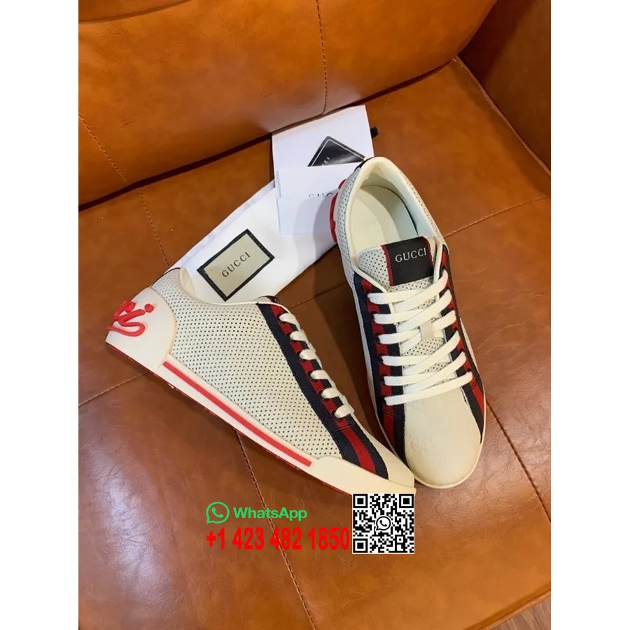 Gucci Perforerad Script Logotyp Low Top Sneakers Kalvskinn Läder Vår/sommar 2022 Kollektion, Vit