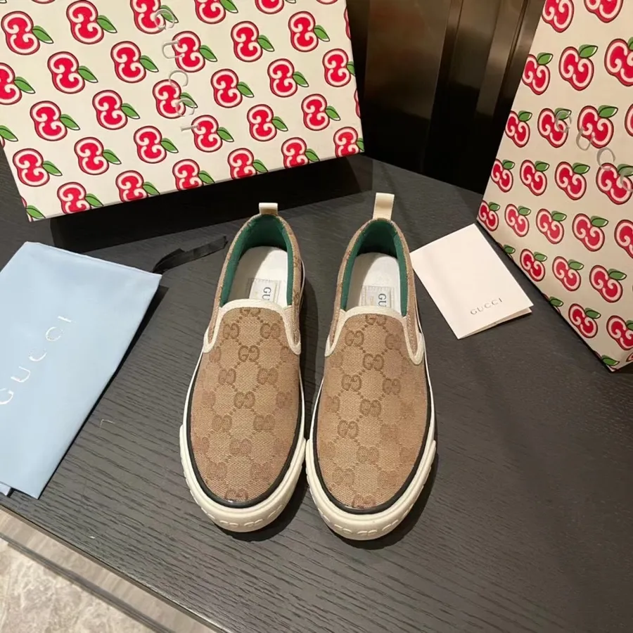 Gucci 1977 Slip On Spor Ayakkabı İlkbahar/Yaz 2021 Koleksiyonu, Bej