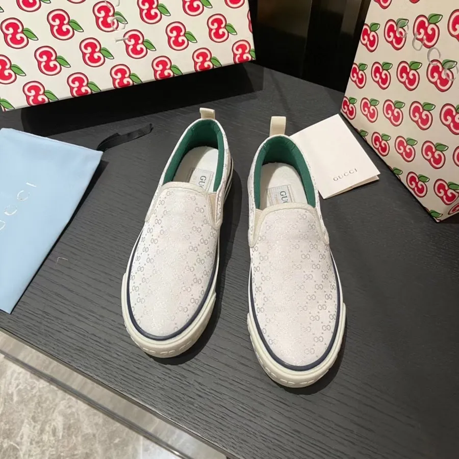 Gucci 1977 Slip On Spor Ayakkabı İlkbahar/yaz 2021 Koleksiyonu, Beyaz