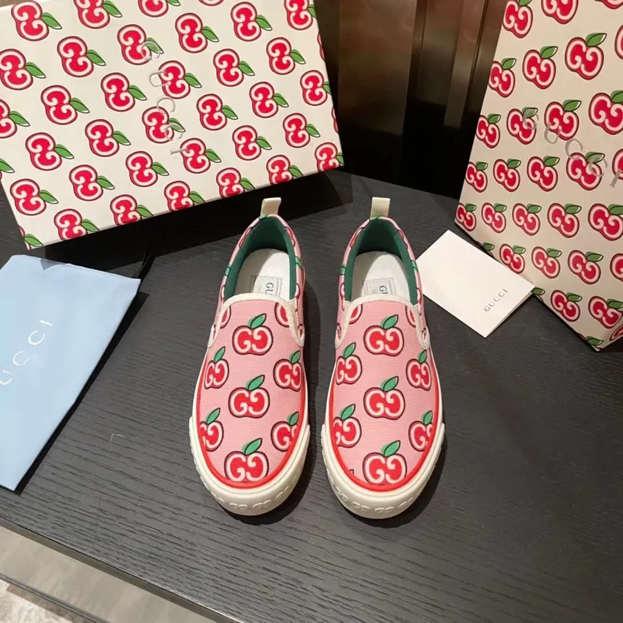 Gucci 1977 Apple Print Slip Spor Ayakkabı İlkbahar/Yaz 2021 Koleksiyonu, Açık Pembe