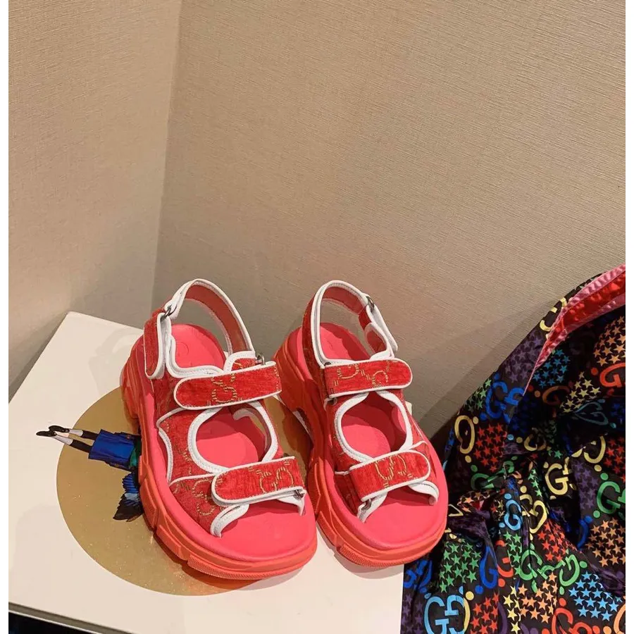 Gucci Open Track Kadife Velcro Sandalet İlkbahar/Yaz 2020 Koleksiyonu Pembe