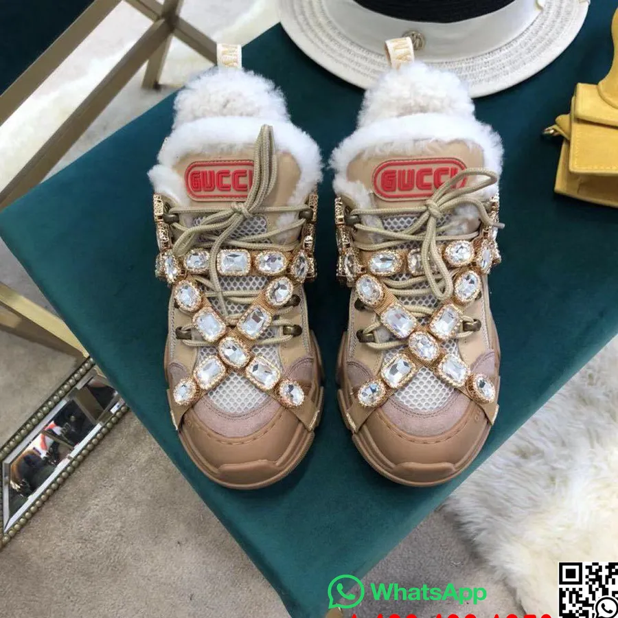 Sepatu Kets Bulu Gucci Flashtrek Gg Dengan Sabuk Kristal Kulit Anak Sapi Koleksi Musim Gugur/dingin 2019, Krem/putih