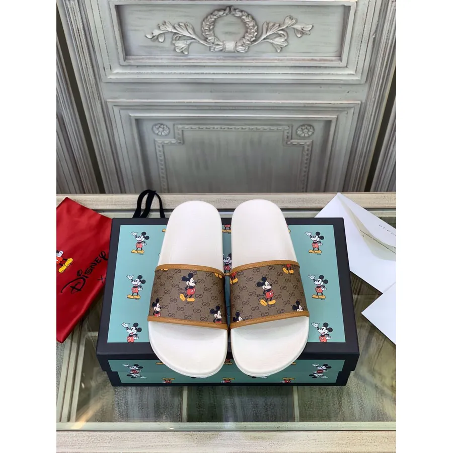 Claquettes De Piscine Gucci X Disney, Collection Printemps/été 2020, Marron